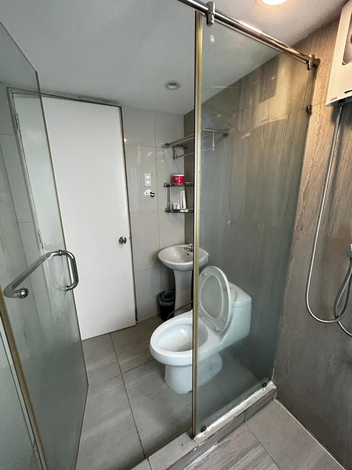 Oasis Regency @ Fort Victoria Bgc Taguig Eksteriør billede
