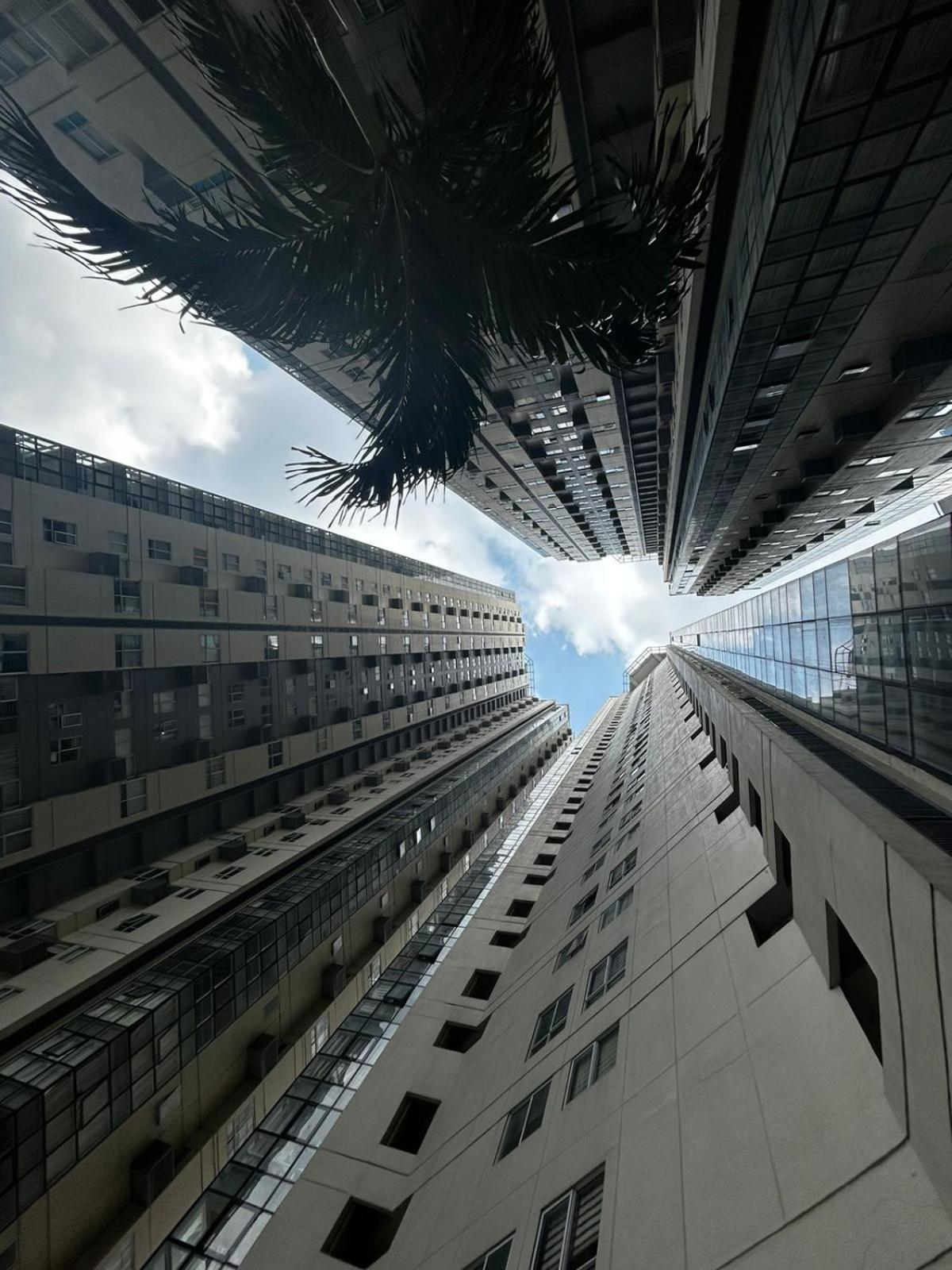 Oasis Regency @ Fort Victoria Bgc Taguig Eksteriør billede