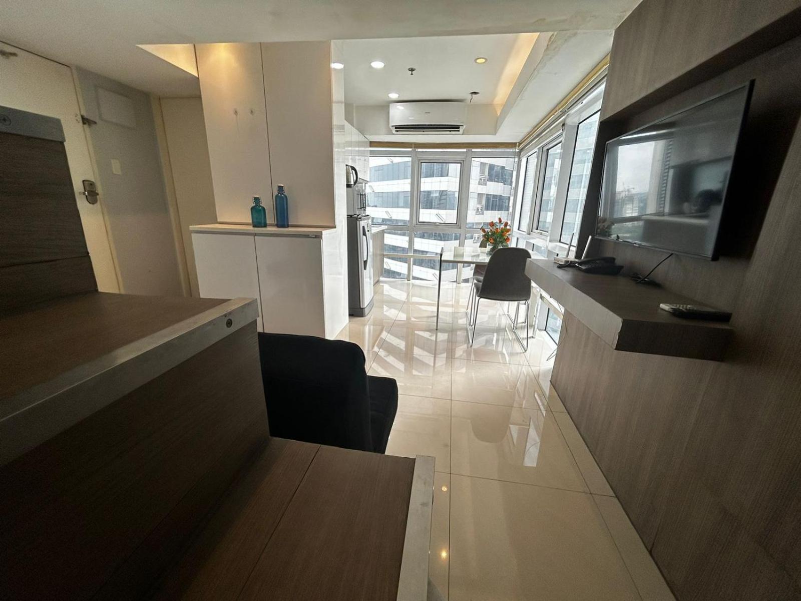 Oasis Regency @ Fort Victoria Bgc Taguig Eksteriør billede