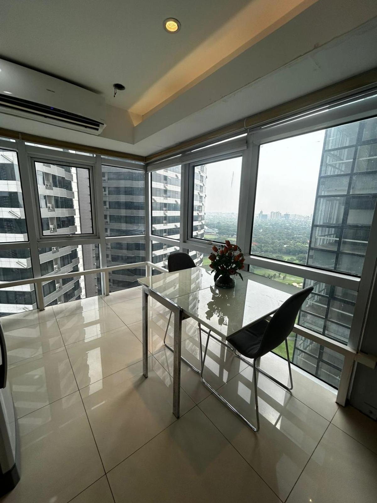 Oasis Regency @ Fort Victoria Bgc Taguig Eksteriør billede