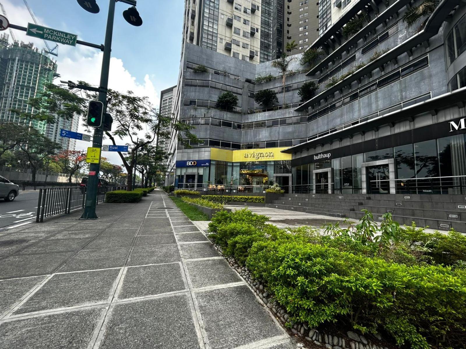 Oasis Regency @ Fort Victoria Bgc Taguig Eksteriør billede